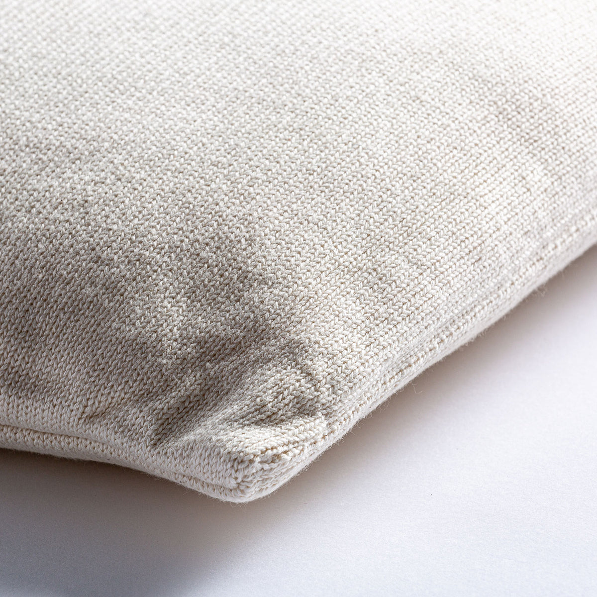 BEMUS CUSHION