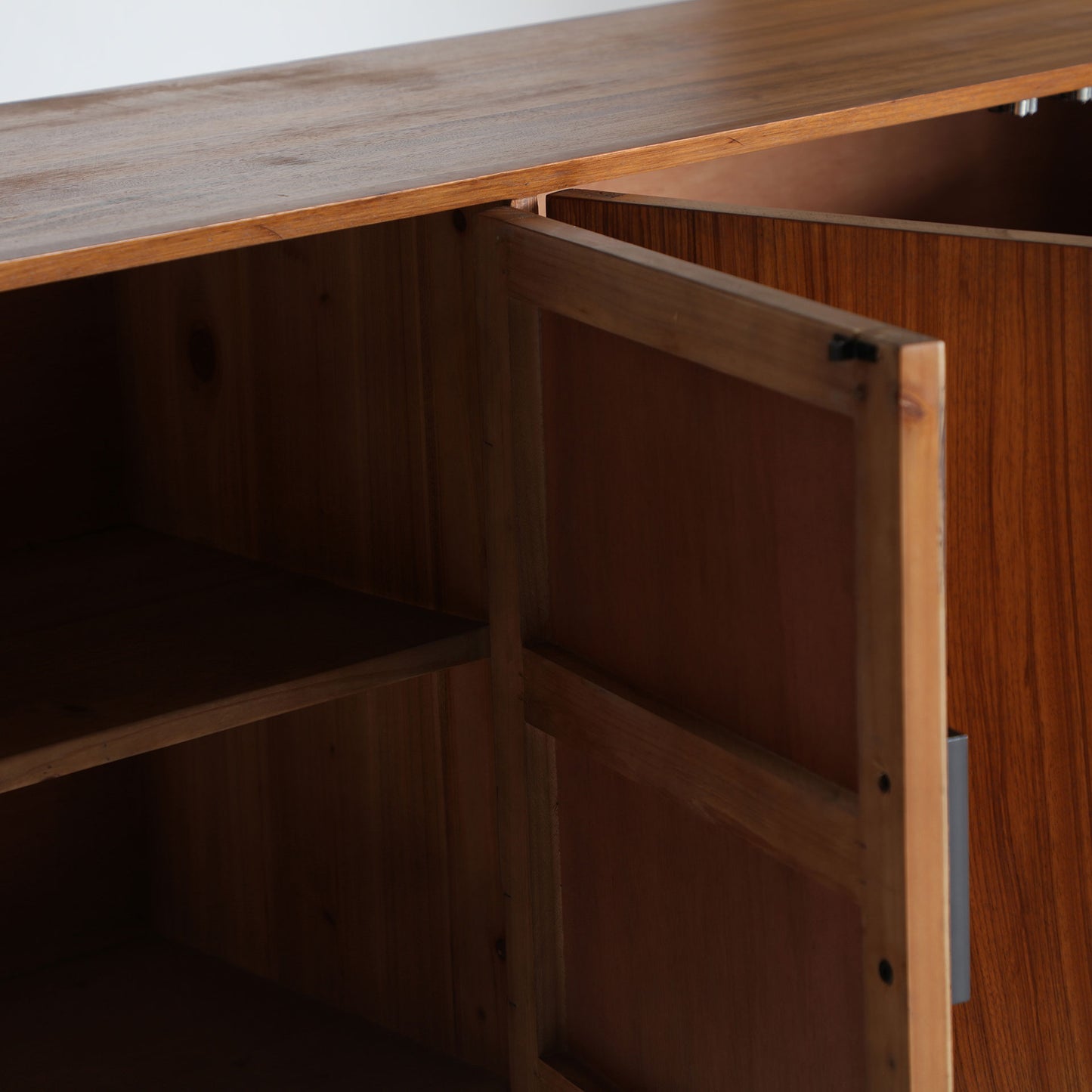 LAURIS SIDEBOARD