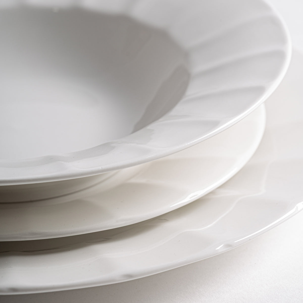BONDEY CROCKERY (SET OF 18)