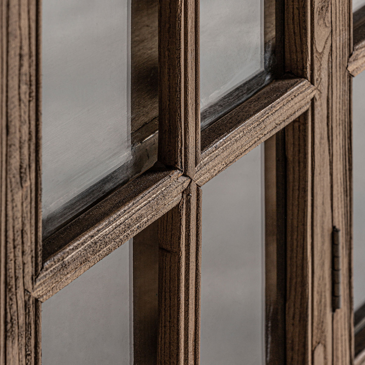 TARTU GLASS CABINET
