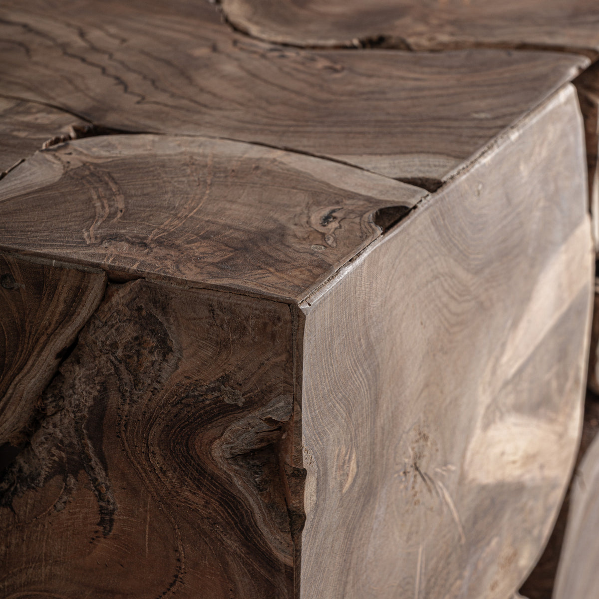 URAMA CONSOLE TABLE