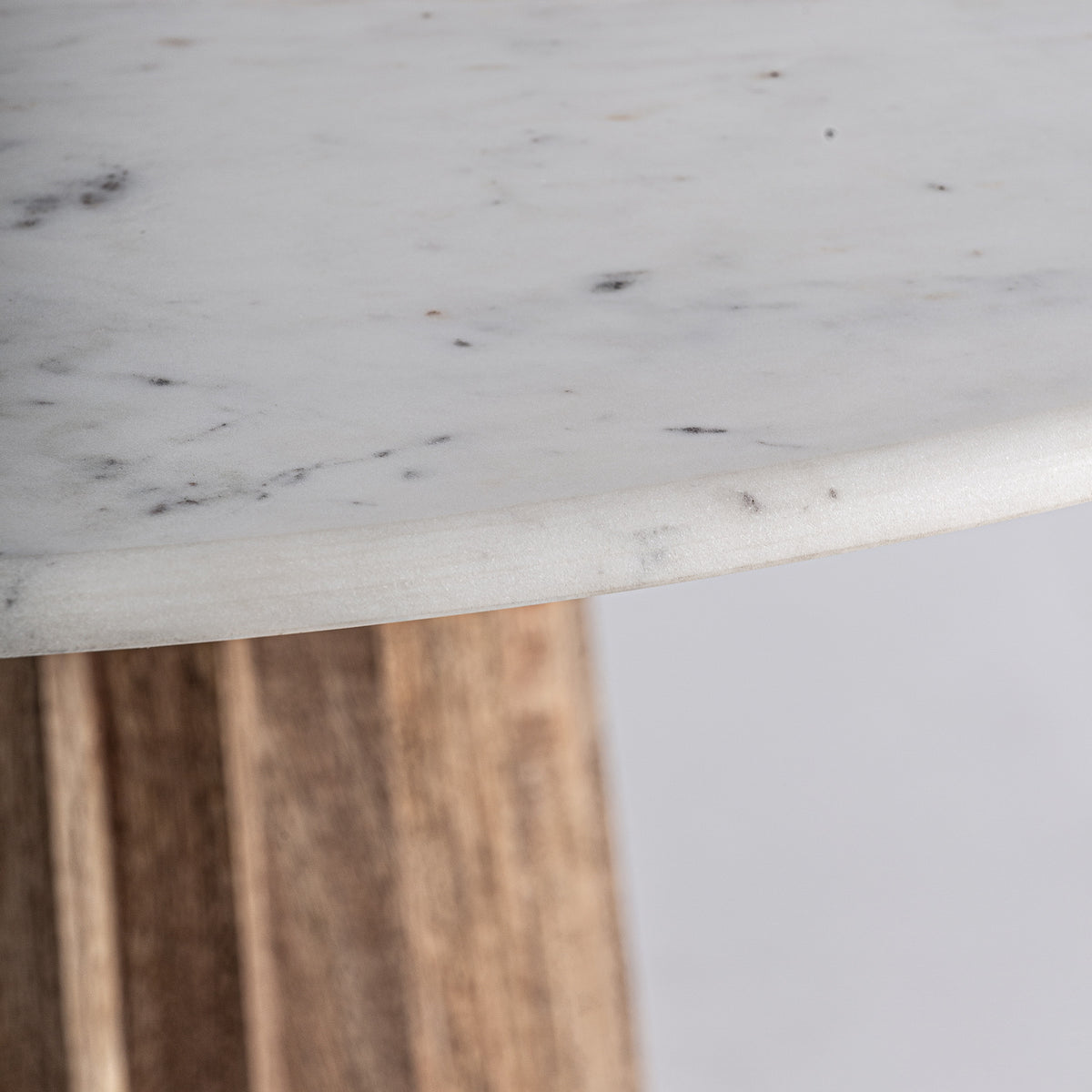 PLISSÉ WOOD DINING TABLE