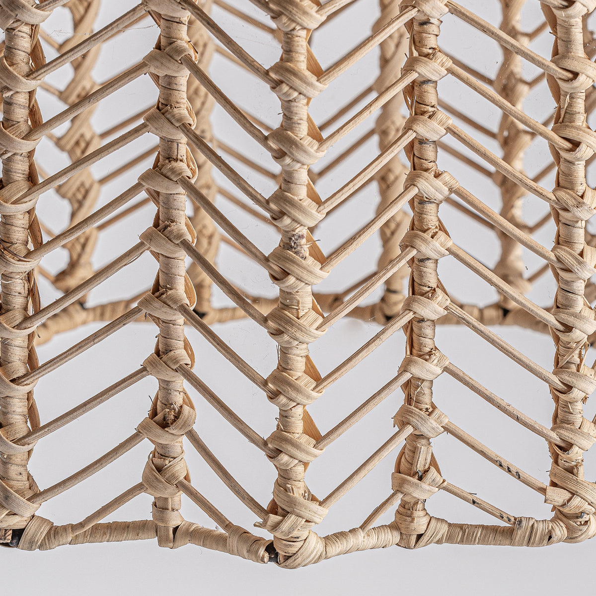PLISSÉ RATTAN CEILING LAMP
