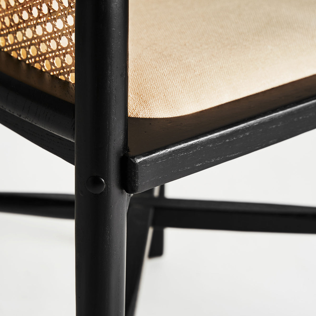 NUCHIS ARMCHAIR