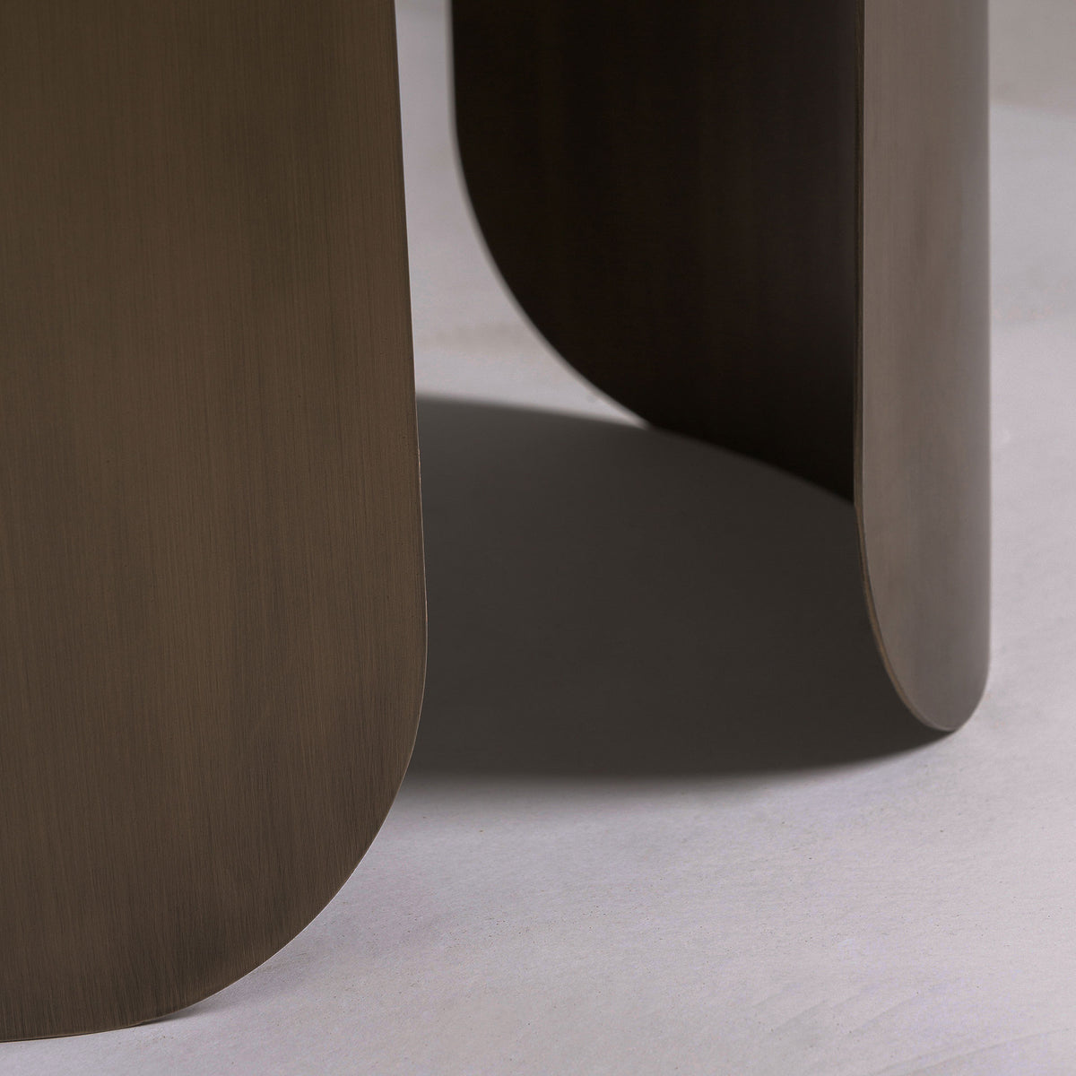 VIMPERK DINING TABLE