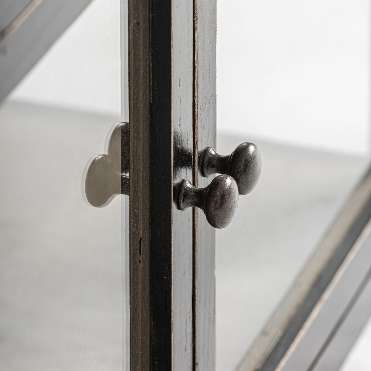BERN MODULAR DISPLAY CABINET