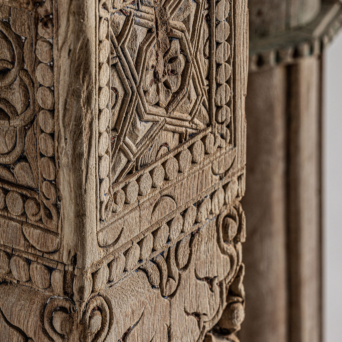 ASKALE COLUMN