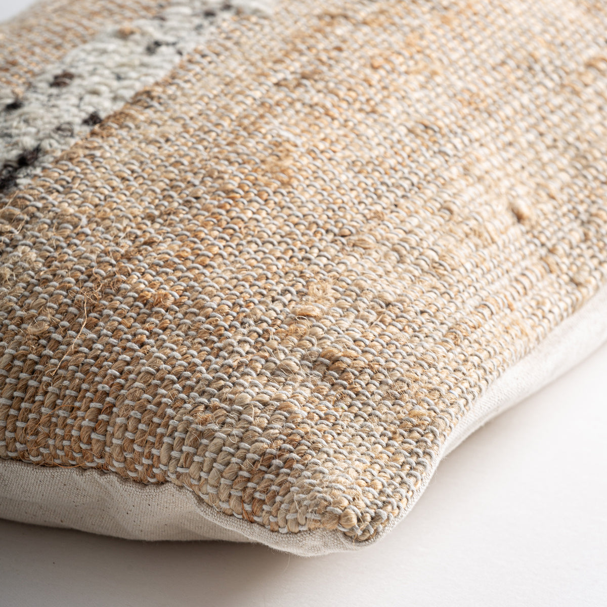 MITTET CUSHION