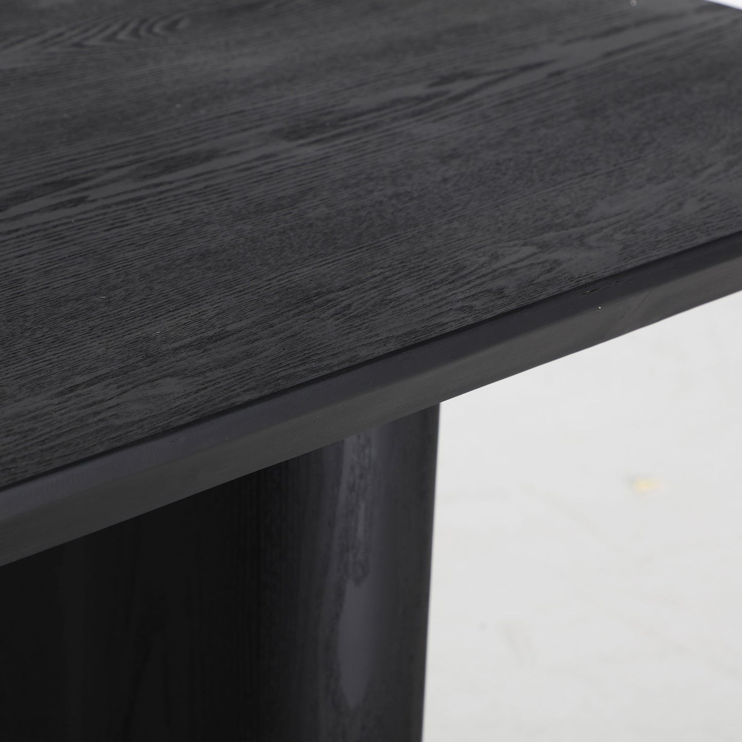 ROGNES DINING TABLE