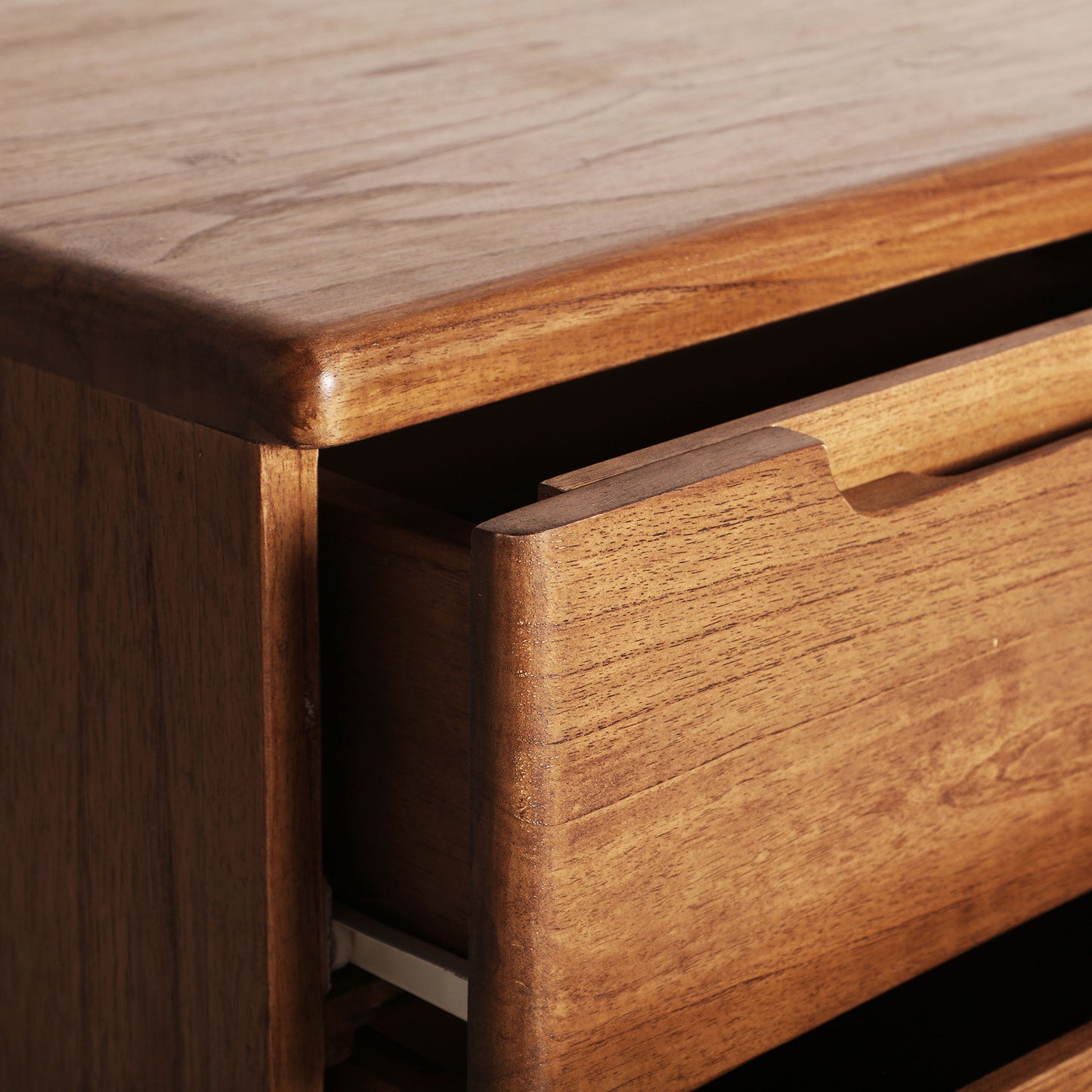 SLOUGH CHEST OF DRAWERS