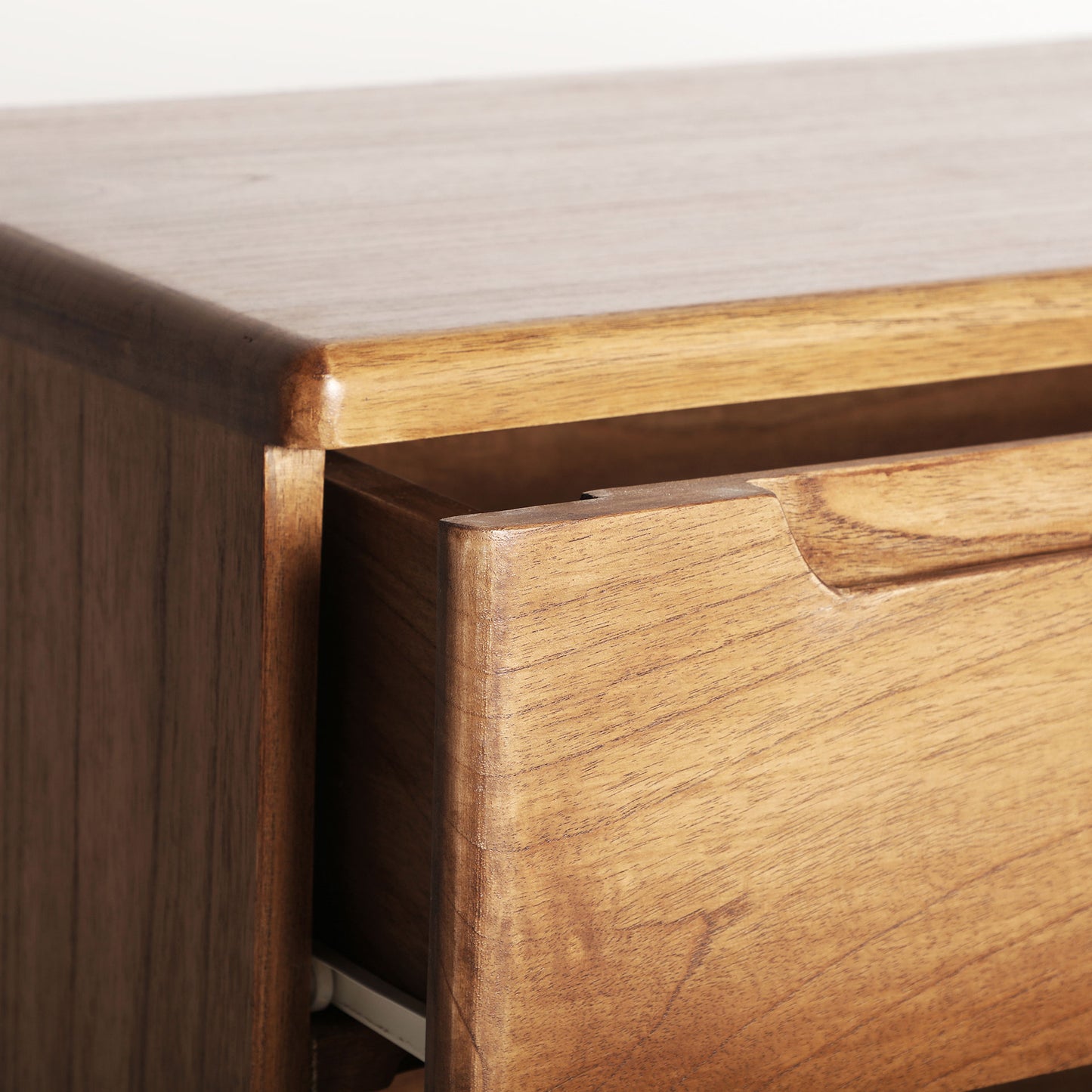 SLOUGH CHEST OF DRAWERS