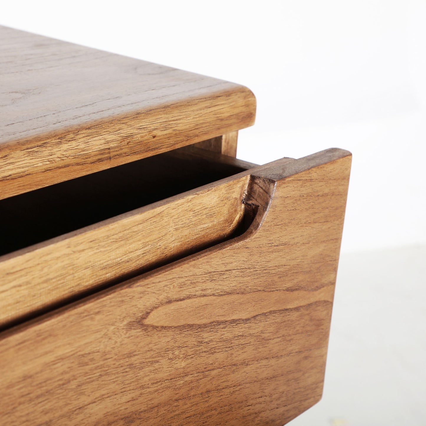SLOUGH CHEST OF DRAWERS