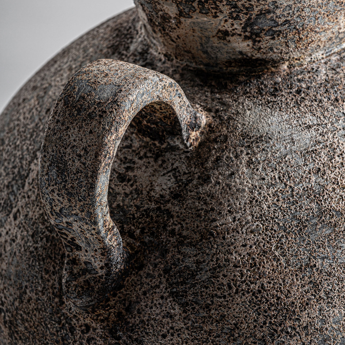 LOVECH AMPHORE VASE