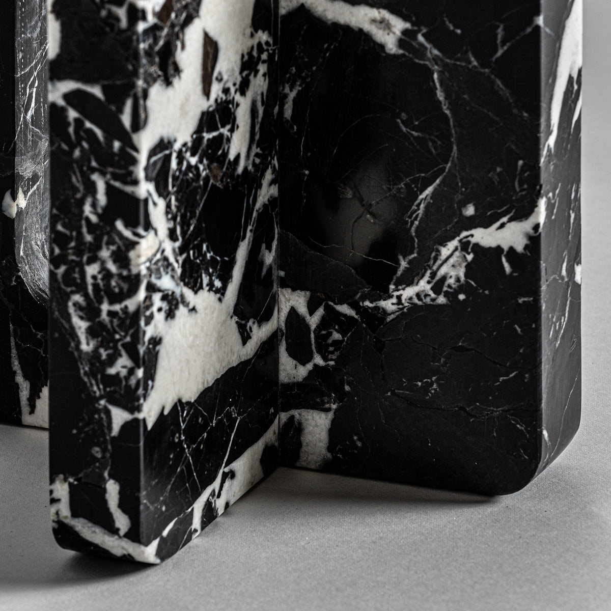 NAILHAC TABLE LAMP