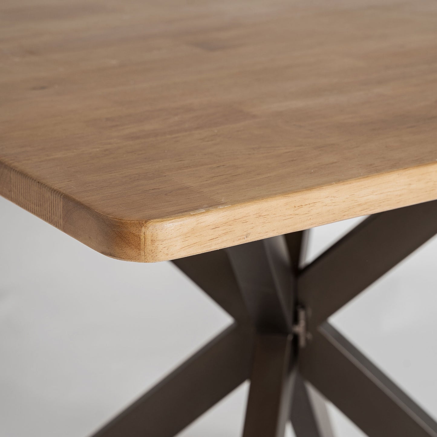 LUCENS DINING TABLE