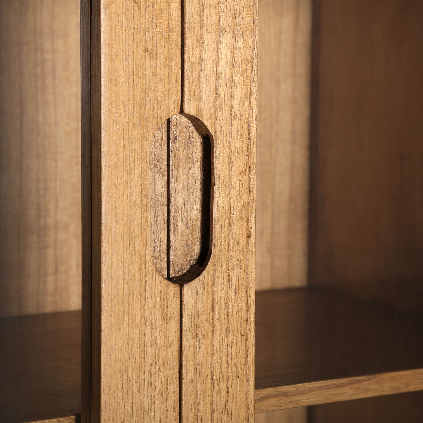 KAMENZ GLASS CABINET