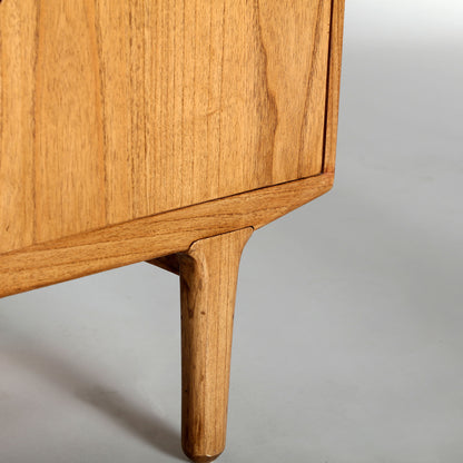 KAMENZ GLASS CABINET