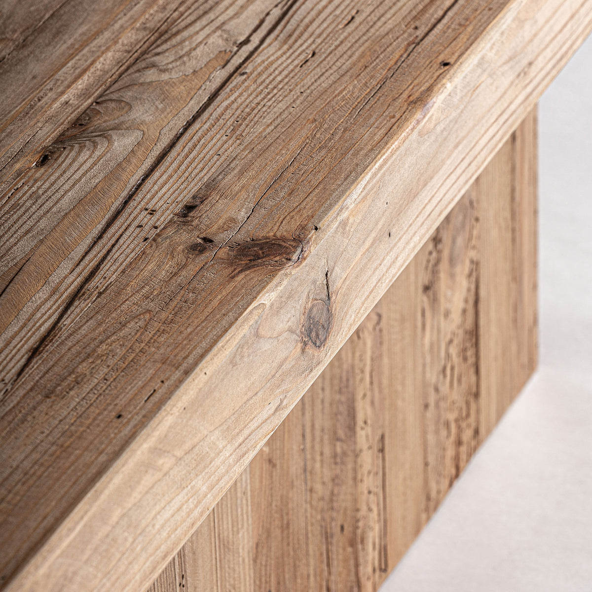 BREIVE COFFEE TABLE