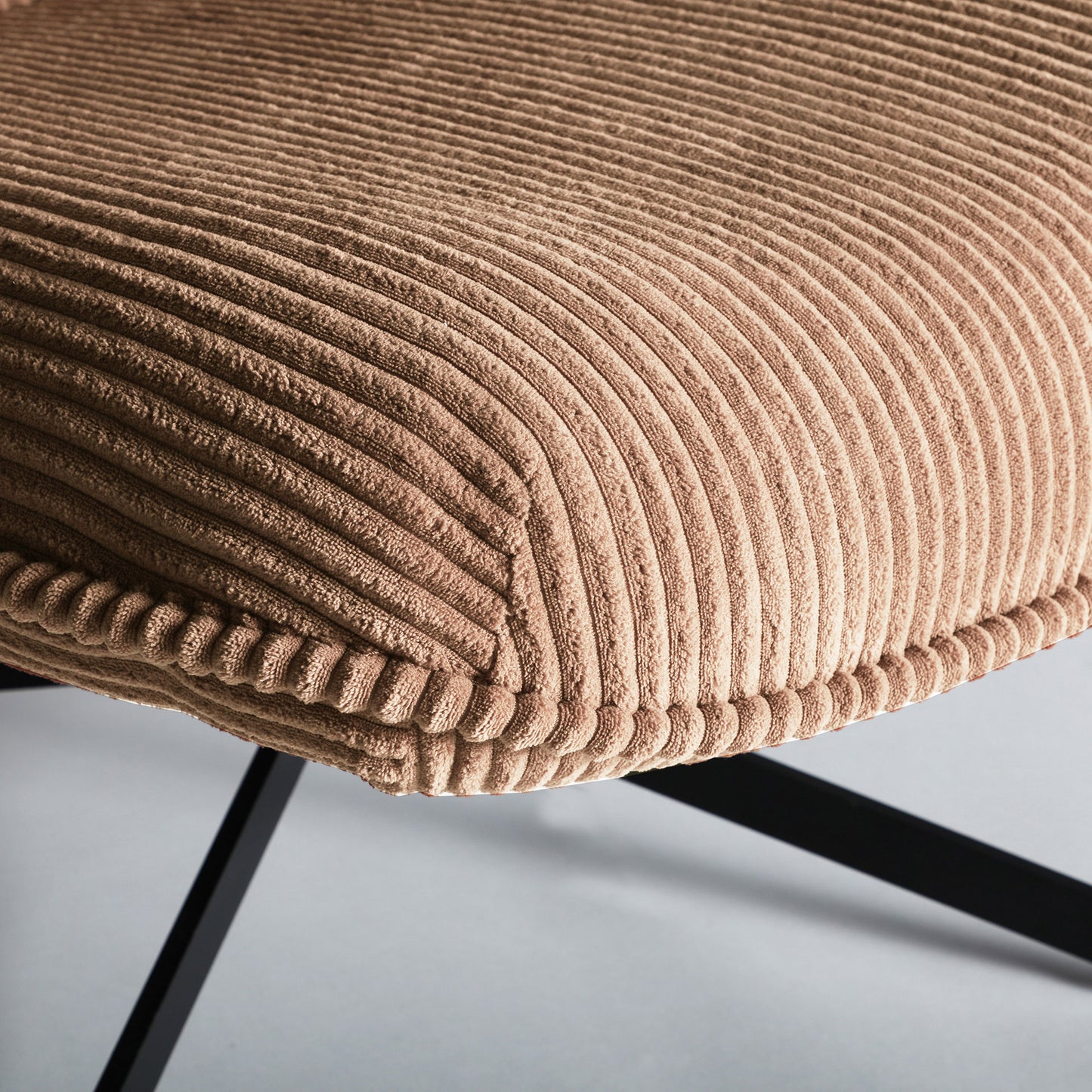 GIGNAC ROTATIVE ARMCHAIR