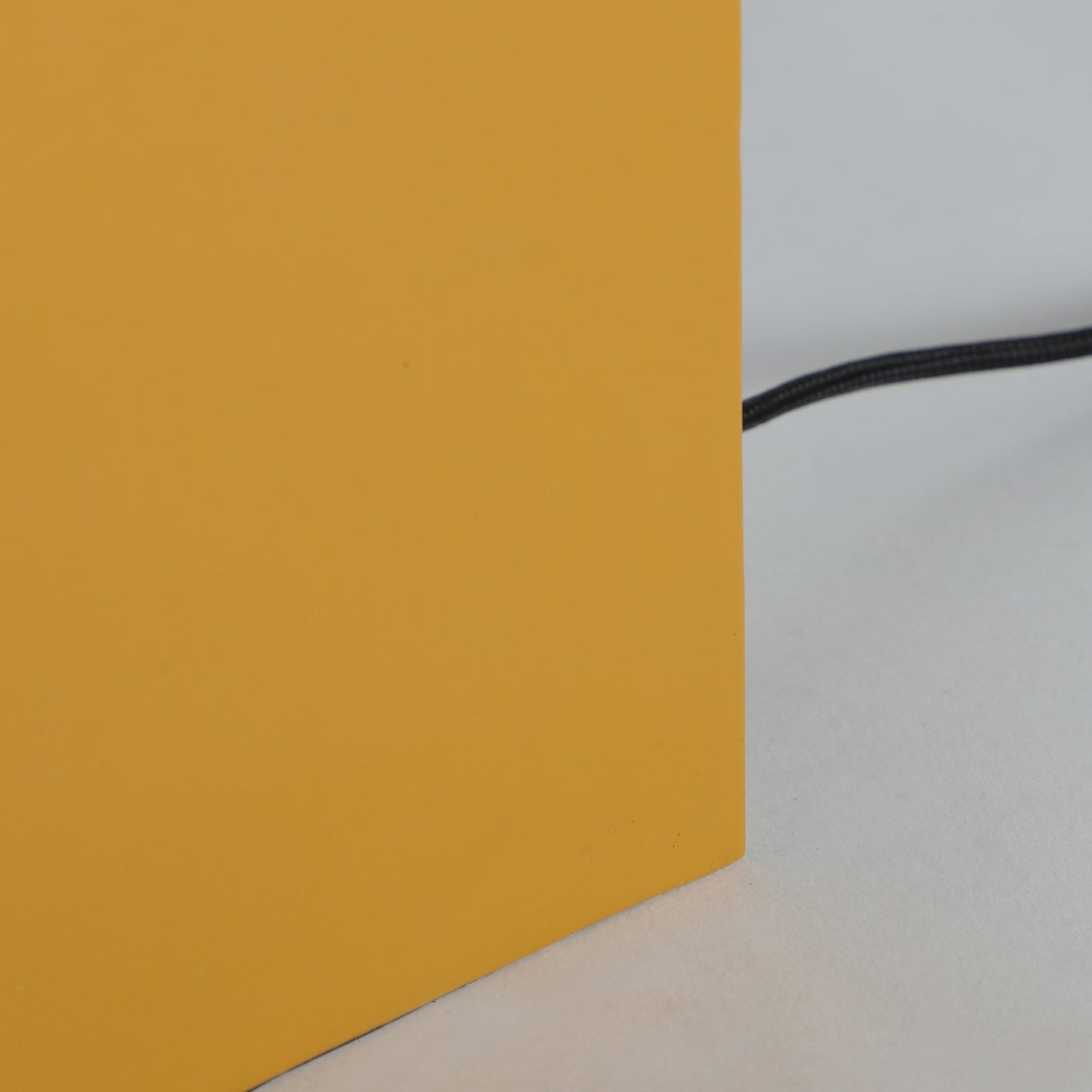 VEZIA TABLE LAMP