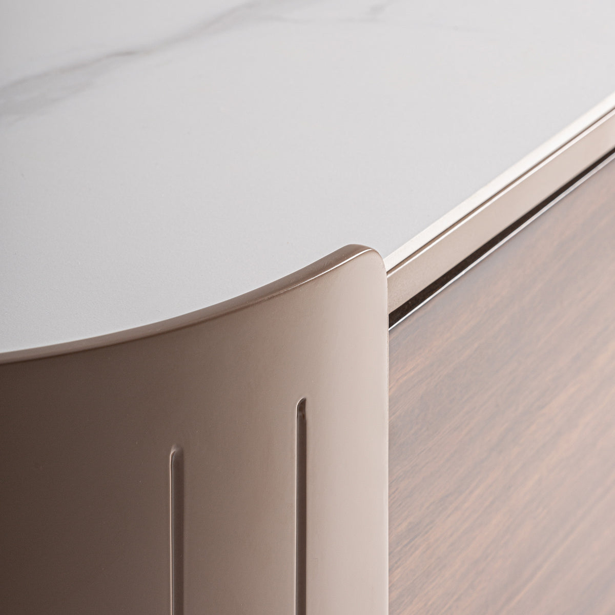 GISWIL CHEST OF DRAWERS