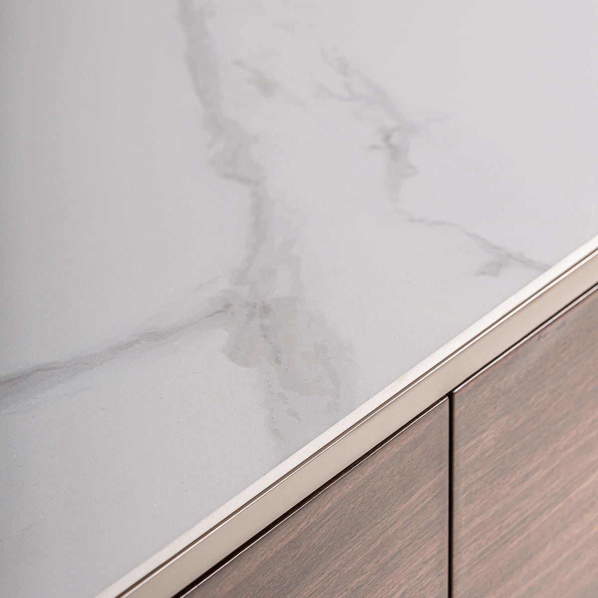 GISWIL CHEST OF DRAWERS