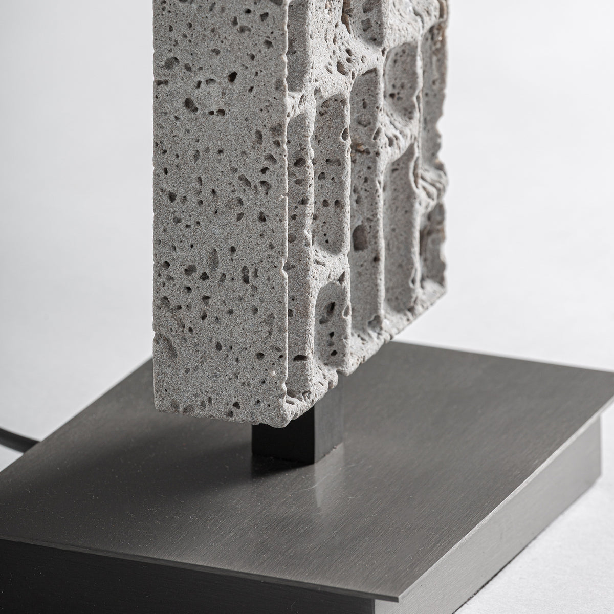 KIONI TABLE LAMP