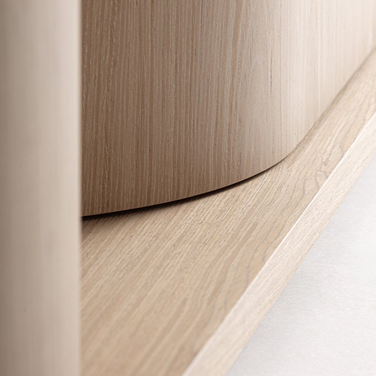 KHARJ TV-SCHRANK