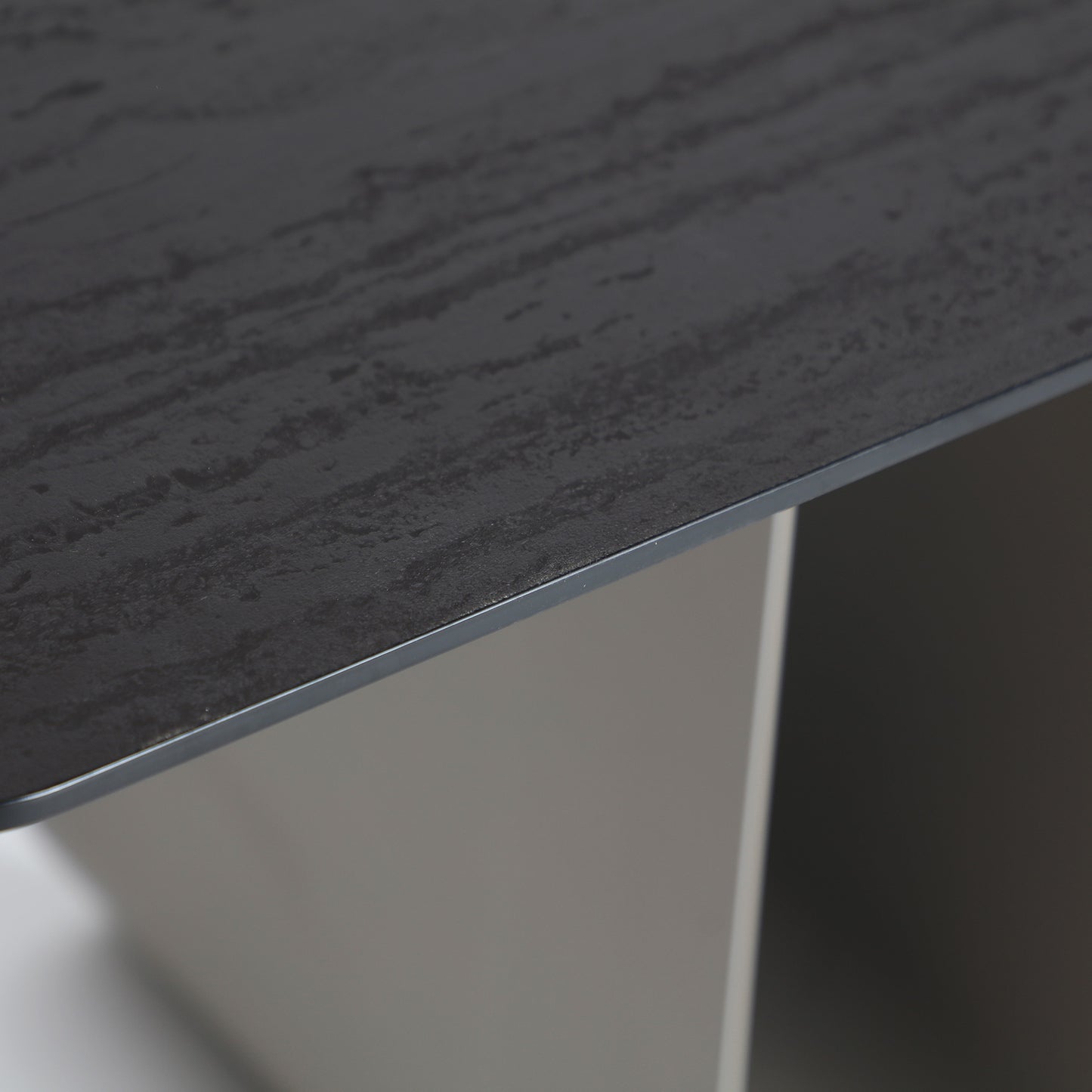 ARQA DINING TABLE