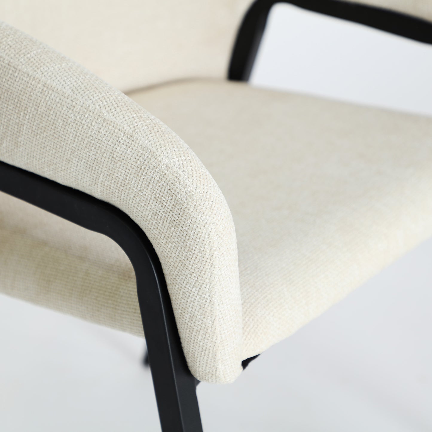 AREN CHAIR