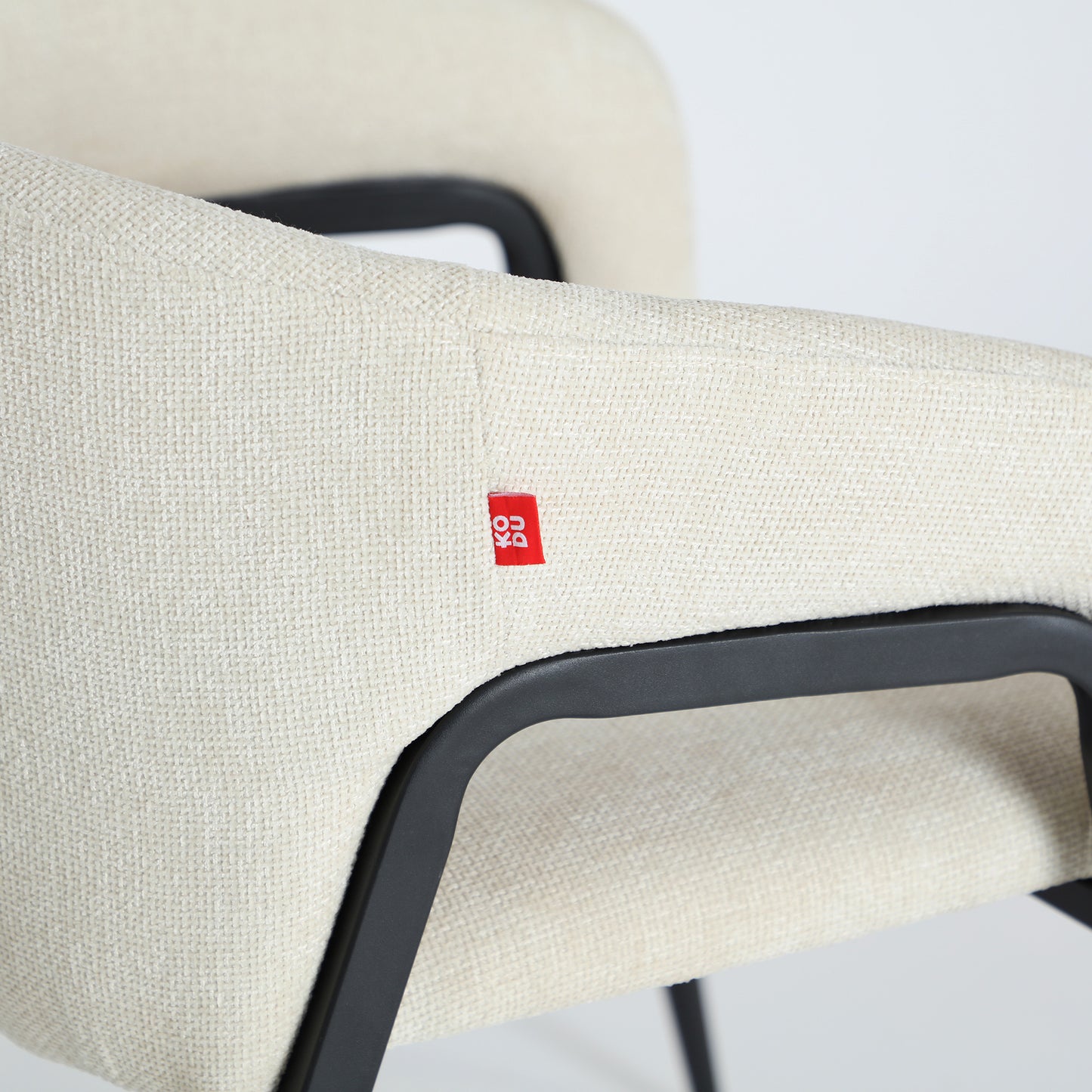 AREN CHAIR