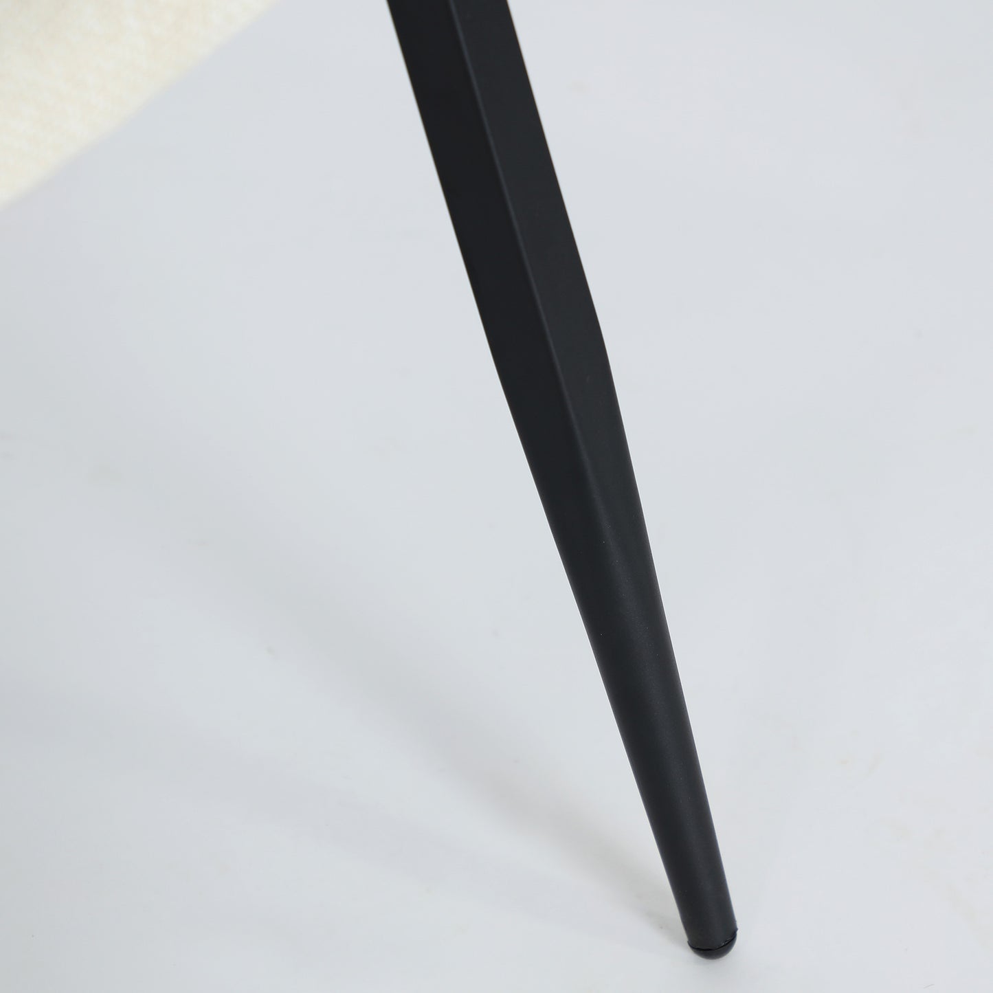 AREN CHAIR