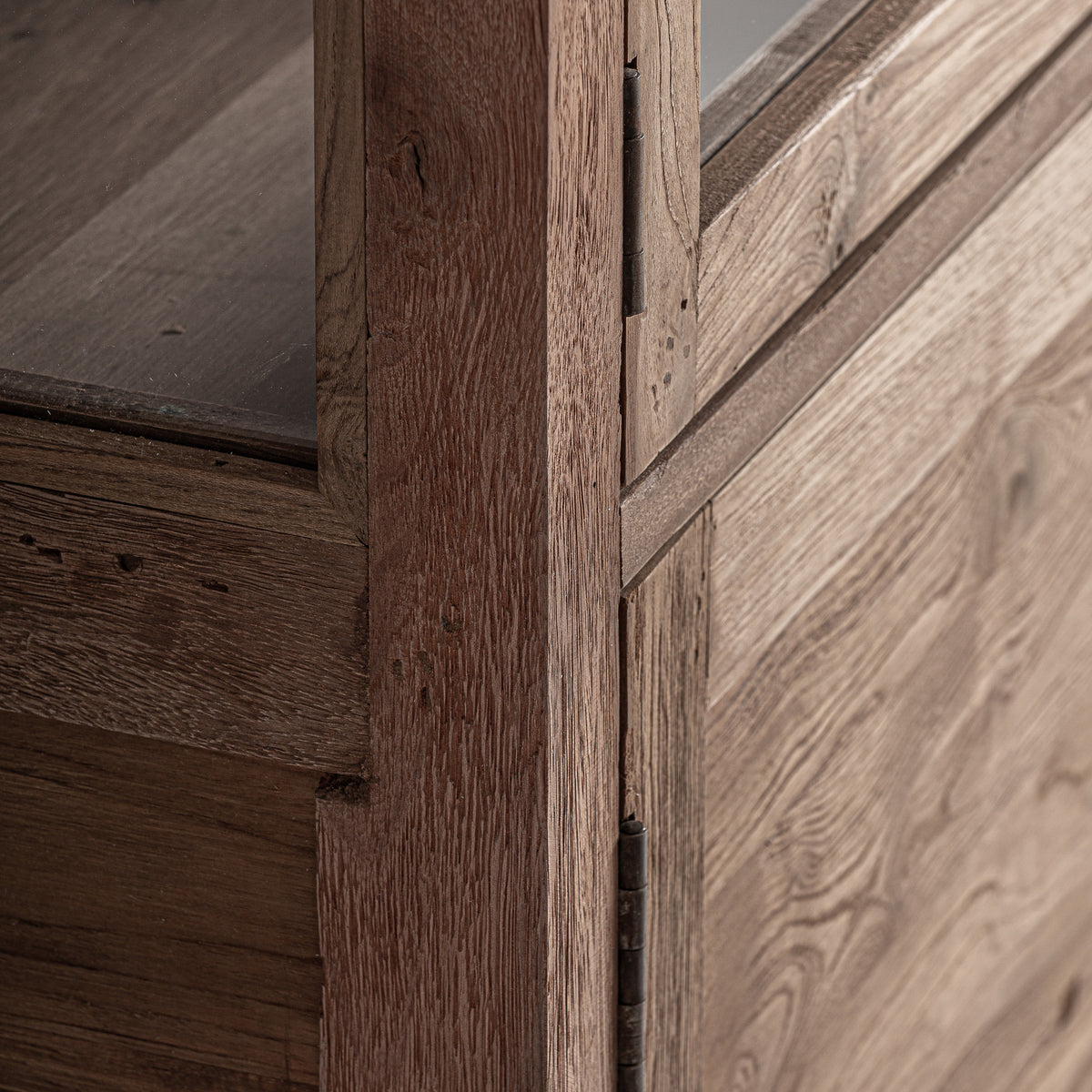 HELMOND GLASS CABINET
