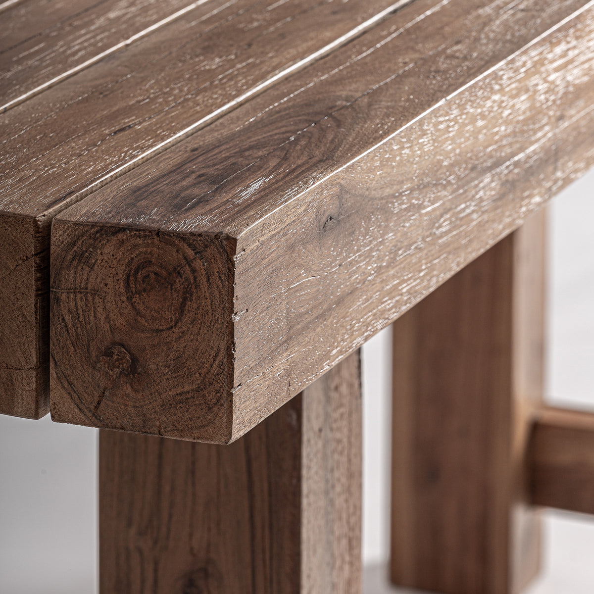 RIOM DINING TABLE