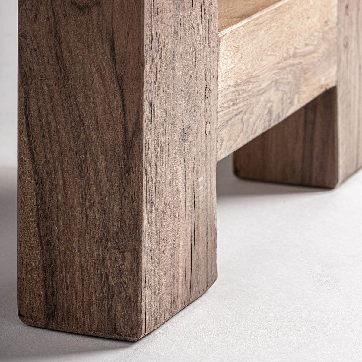 RIOM DINING TABLE