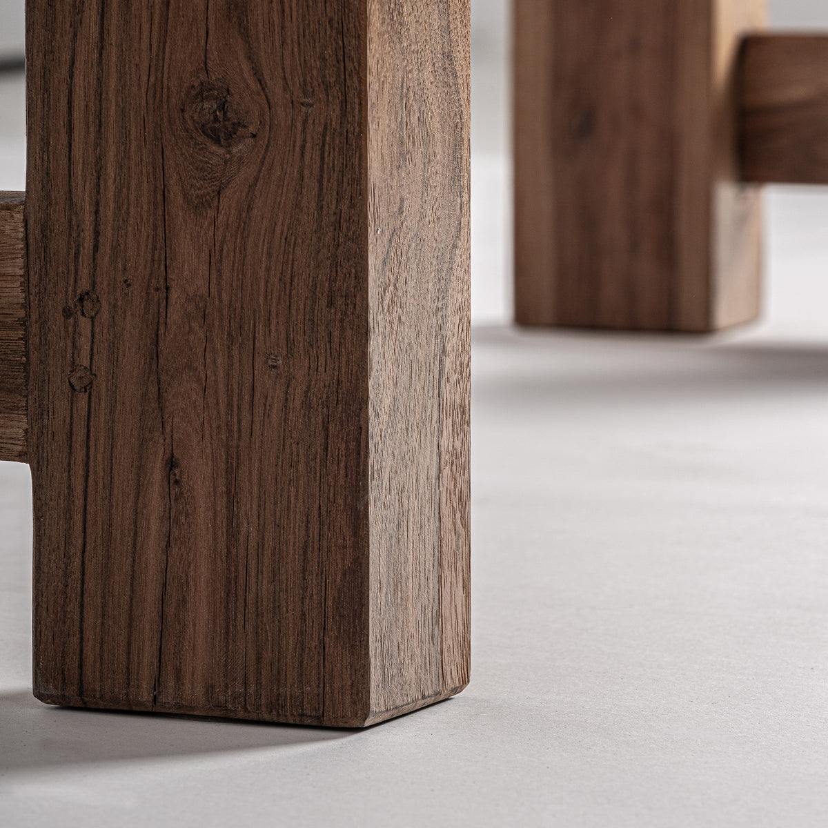 RIOM DINING TABLE