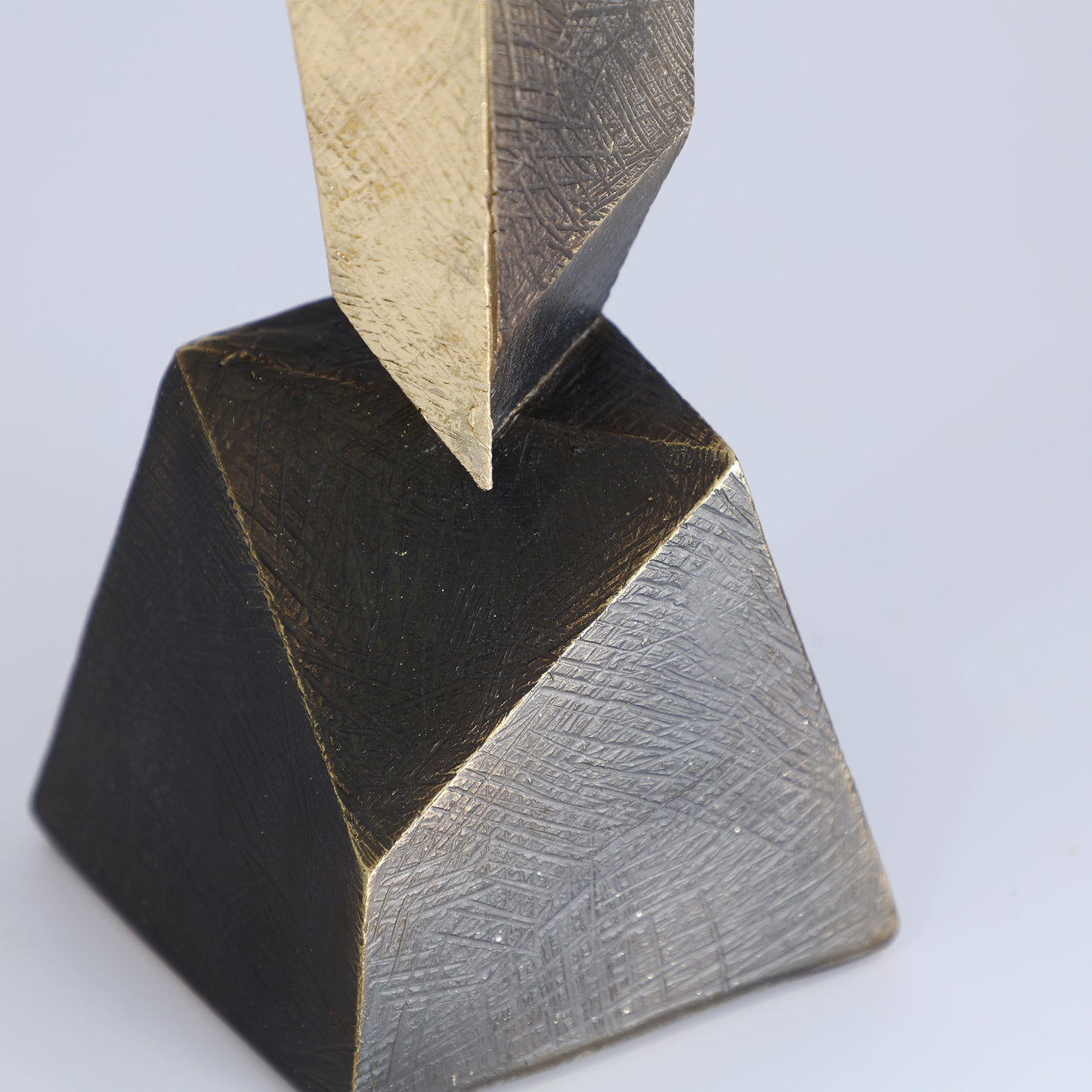 VERTEX DECORATIVE FIGURE