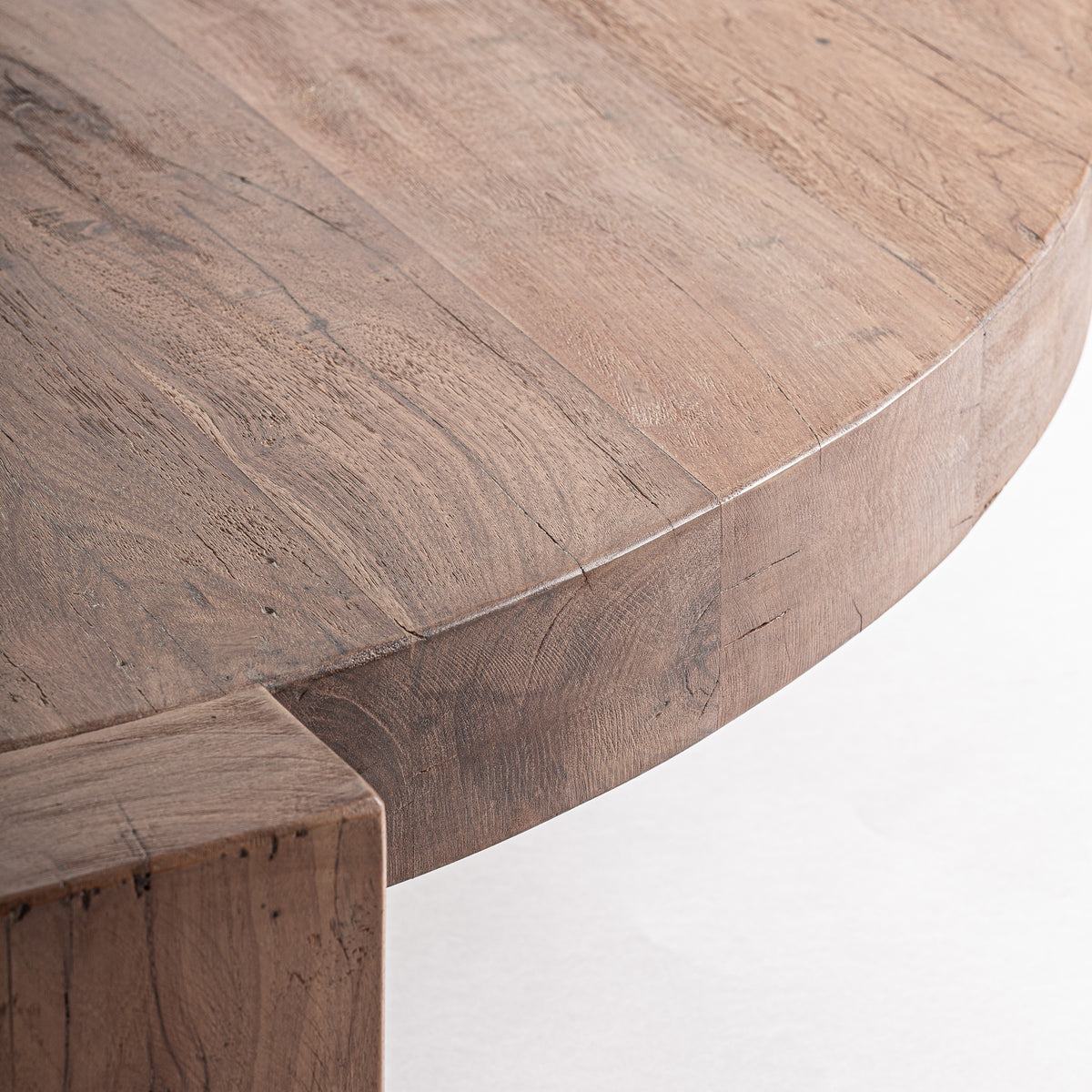 BRUTALISTISCHER COFFEETABLE