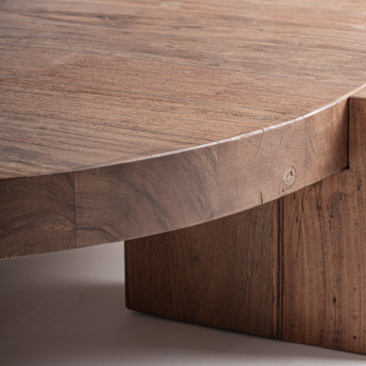 BRUTALISTISCHER COFFEETABLE