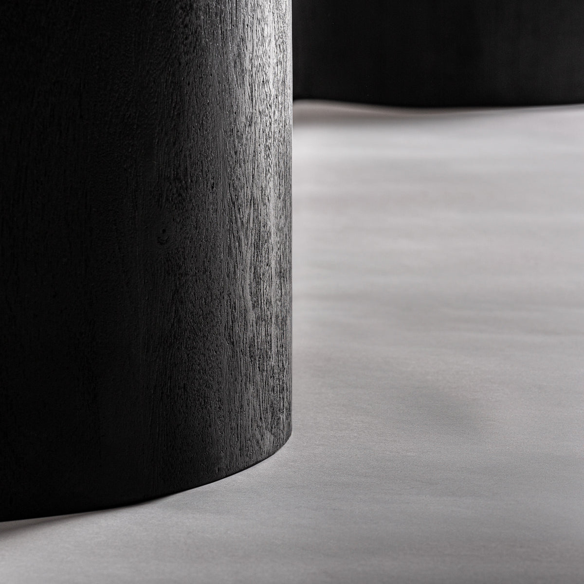 KNAITH DINING TABLE