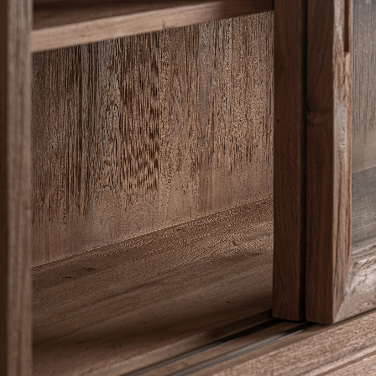 BROICH GLASS CABINET