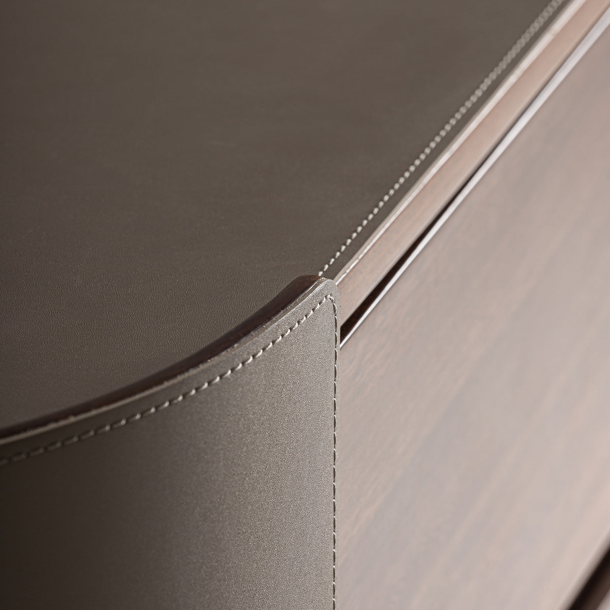 KANDERN CHEST OF DRAWERS