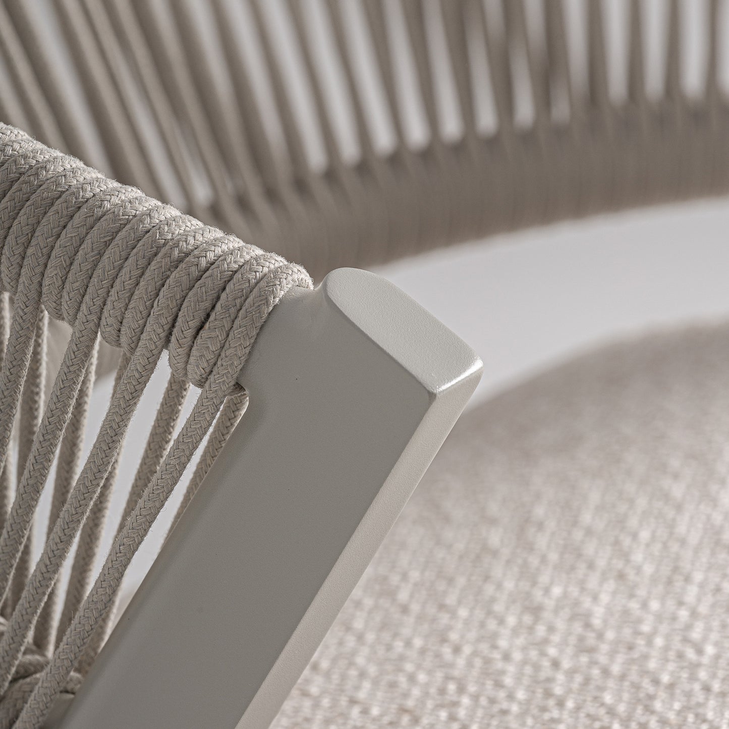 TEGNA CHAIR