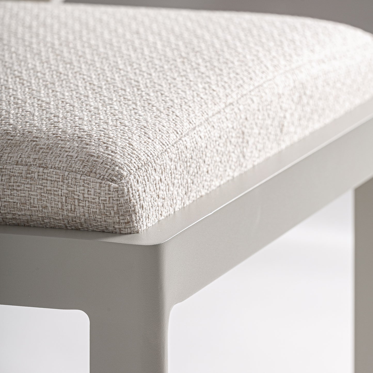 TEGNA CHAIR