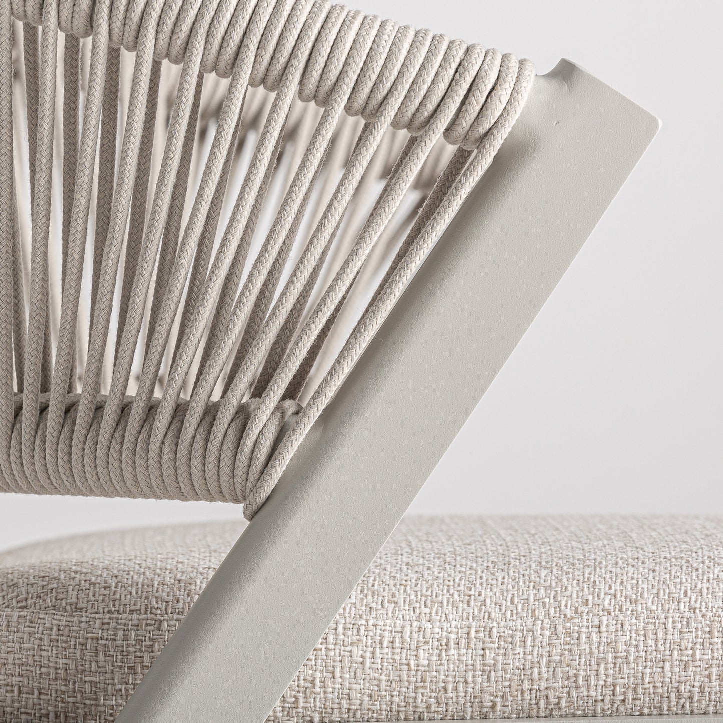 TEGNA CHAIR