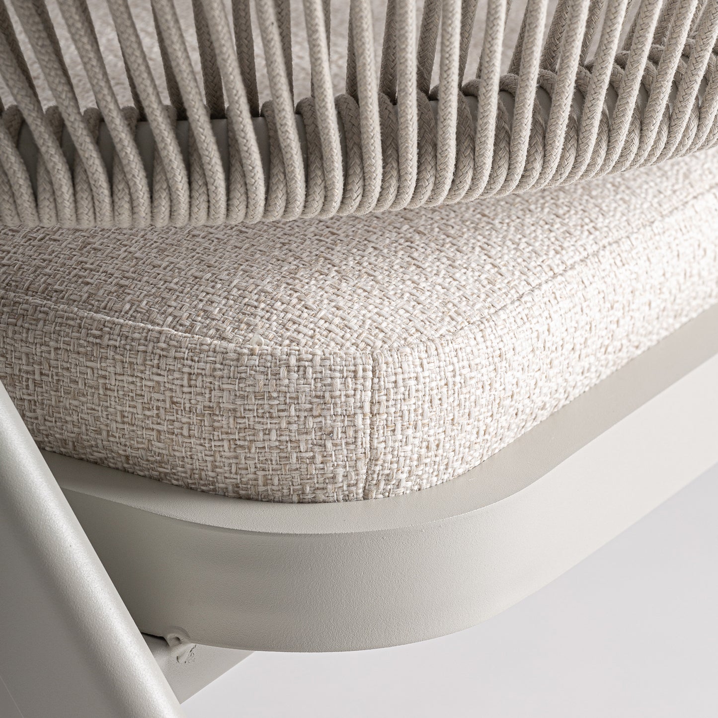 TEGNA CHAIR