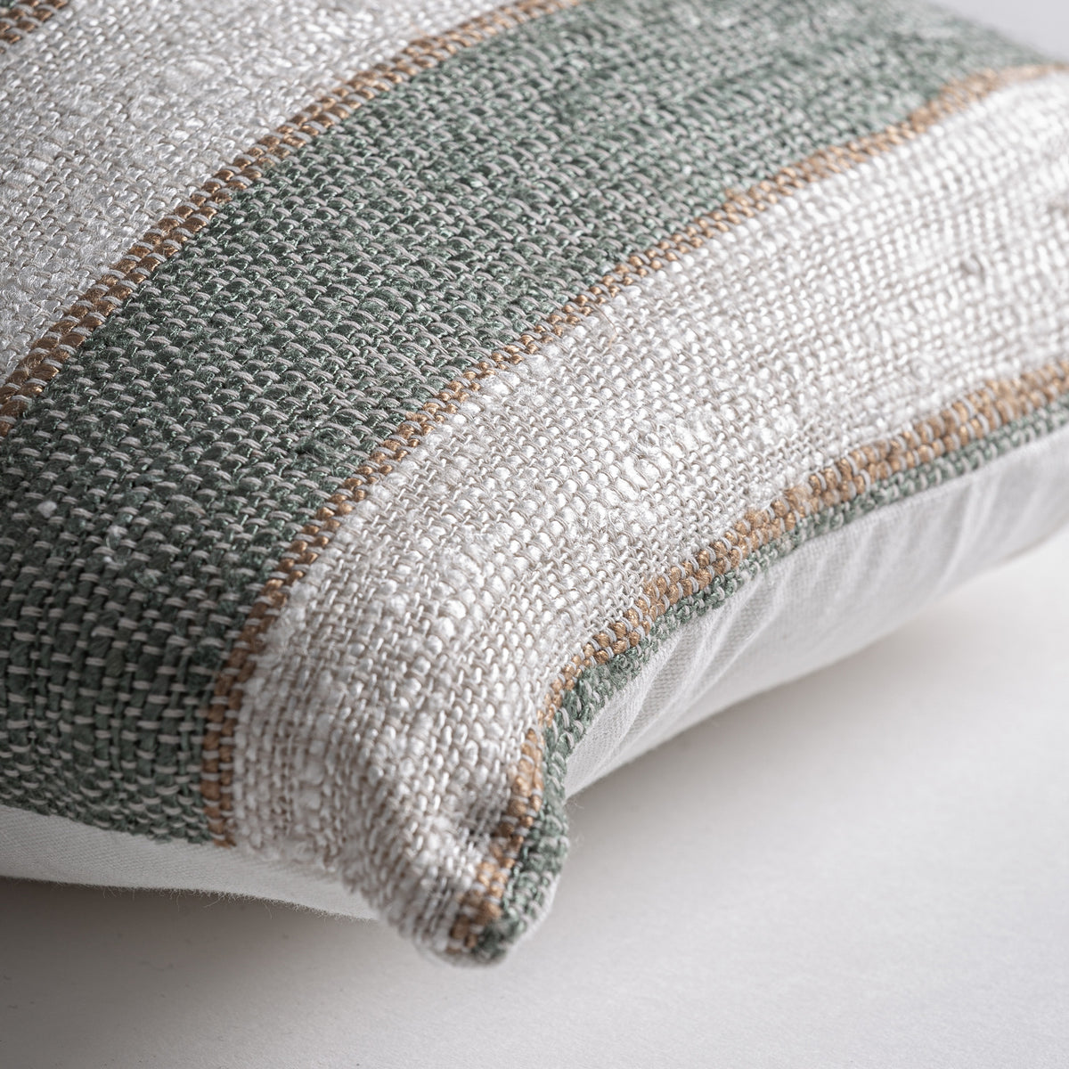 DAIRE CUSHION