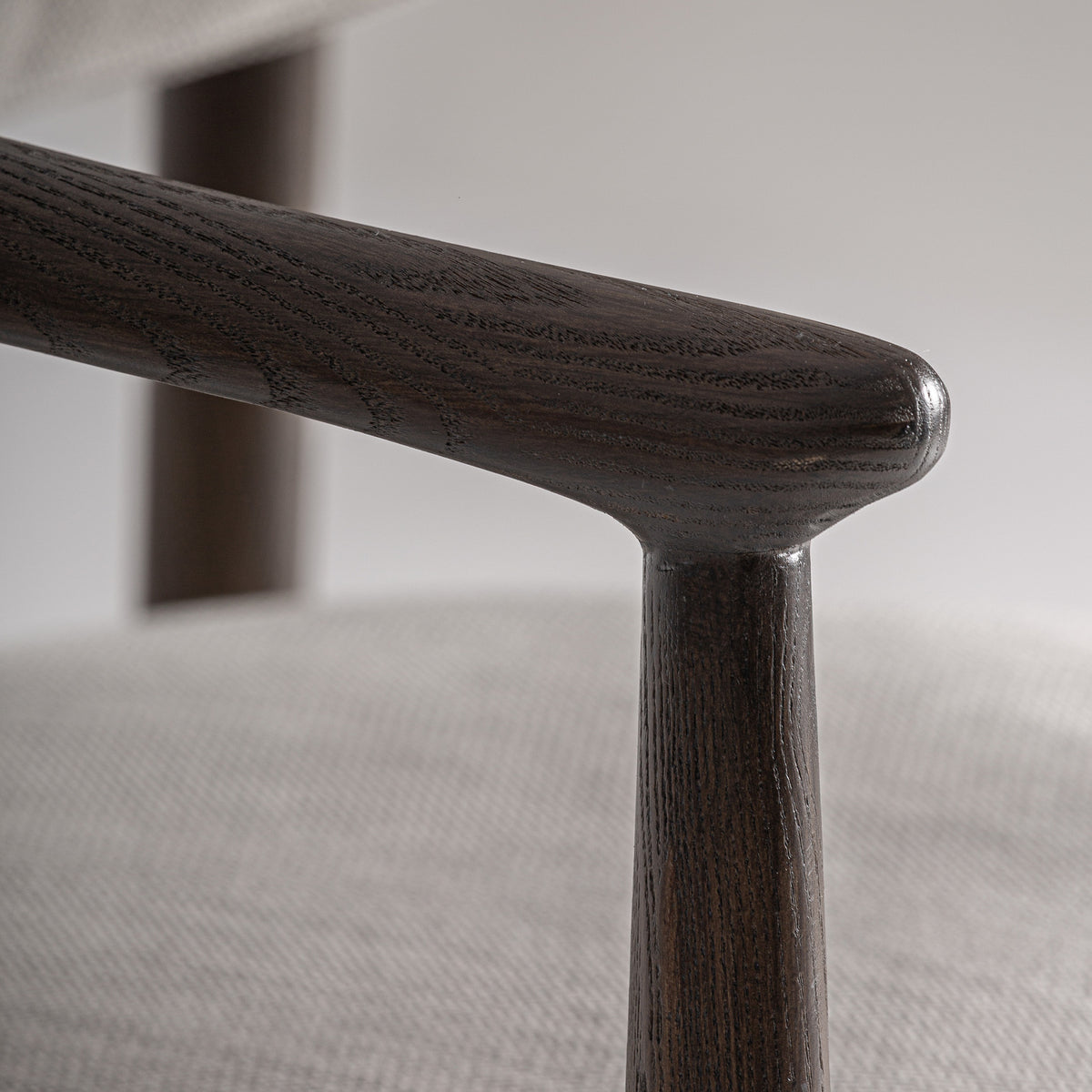 HARI CHAIR