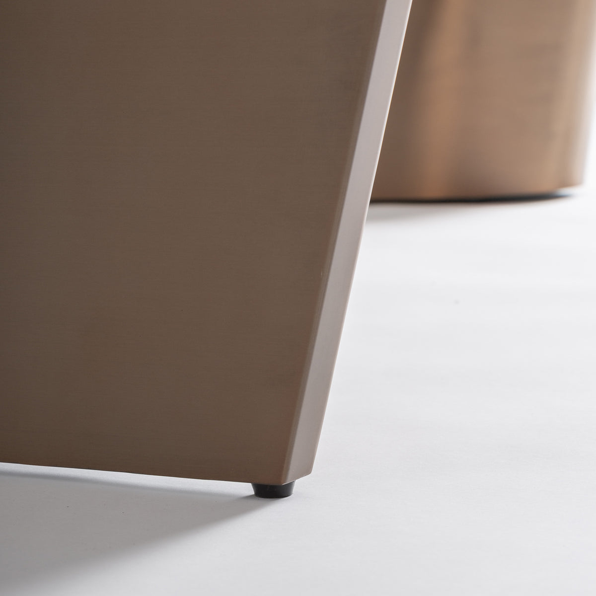 LEDAT DINING TABLE