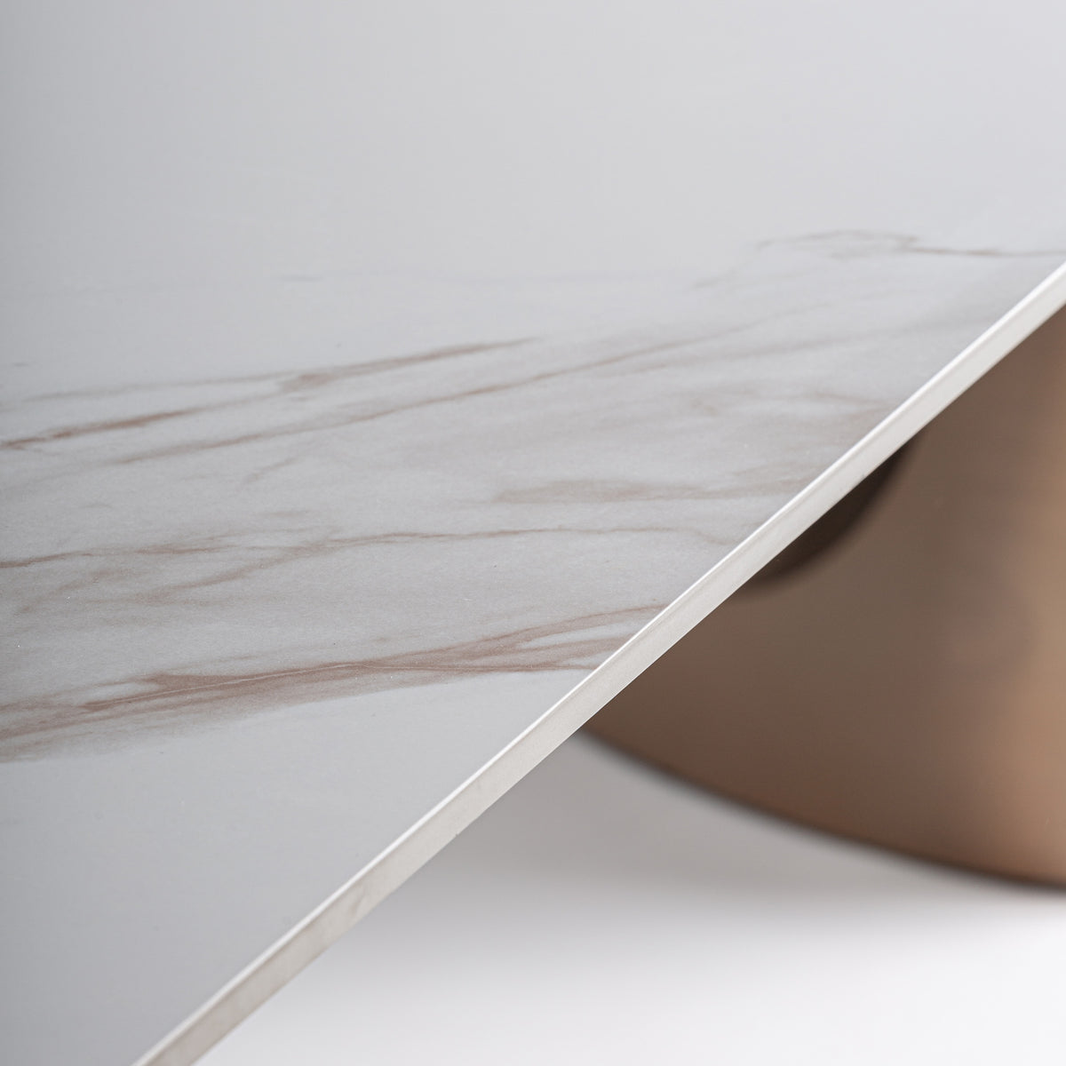 LEDAT DINING TABLE